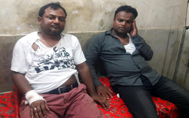 গাজীপুরে জুয়াড়িদের হামলায় ৩ সাংবাদিক আহত
