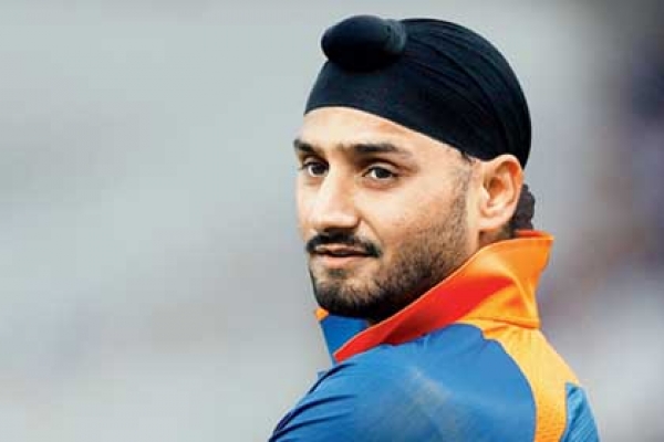 ভারতীয় ক্রিকেটার হরভজন সিংহ শুধু ক্রিকেটারই নয় কুস্তিগীরও বটে