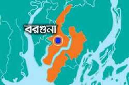 বরগুনার পাথরঘাটায় বেড়িবাঁধ ভেঙে তলিয়েছে ৩শত’ ঘরবাড়ি।।