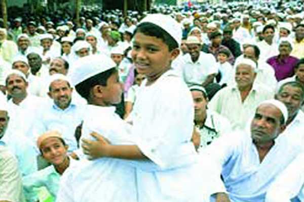 সারা দেশে ঈদুল ফিতর উদযাপিত হচ্ছে