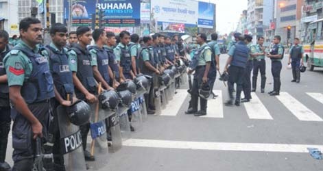 সাম্ভব্য জঙ্গী হামলা এড়াতে নিম্ন আদালতে নিরাপত্তা জোরদার করেছে সরকার....