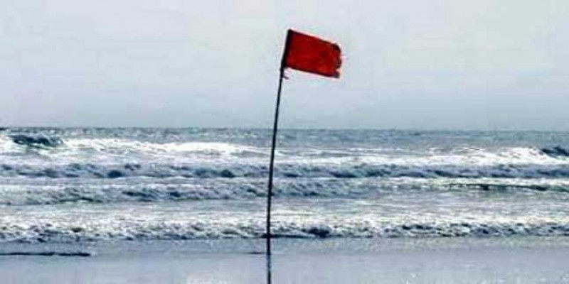 চট্টগ্রাম-কক্সবাজার-মংলা ও পায়রা সমুদ্র বন্দরে ৩ নম্বর সতর্কতা সংকেত।