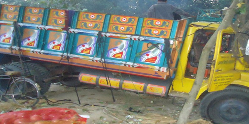 টাঙ্গাইলে দুইটি ট্রাকের সংঘর্ষ, নিহত ৩।।