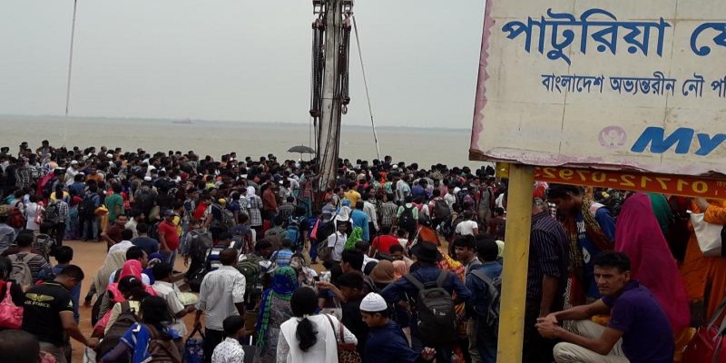 পাটুরিয়া-দৌলতদিয়া ঘাটে ঘরমুখো মানুষের উপচেপড়া ভিড়।।