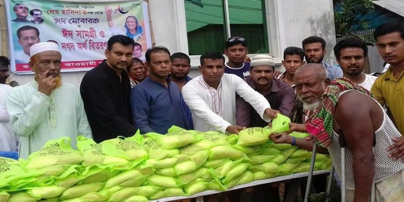 কেন্দ্রীয় যুবলীগনেতা বিল্লাল হোসেনের নেতৃত্বে দুঃস্থদের মাঝে চাল ও নগদ অর্থ বিতরন।।