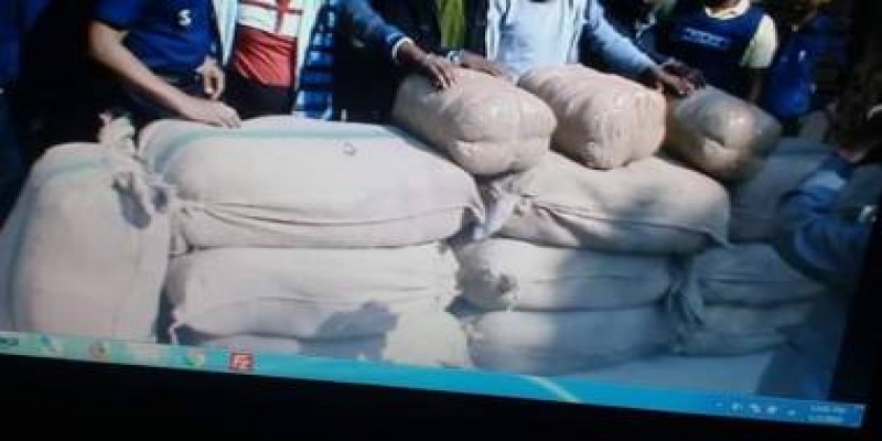 ব্রাহ্মণবাড়িয়ার কসবায় ৫ মণ গাঁজাসহ আটক ৪ ।।