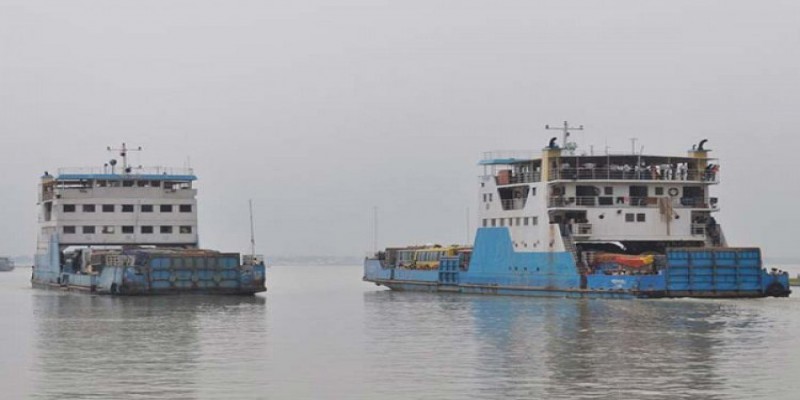 দৌলতদিয়া-পাটুরিয়ায় ফেরি চলাচল শুরু।।
