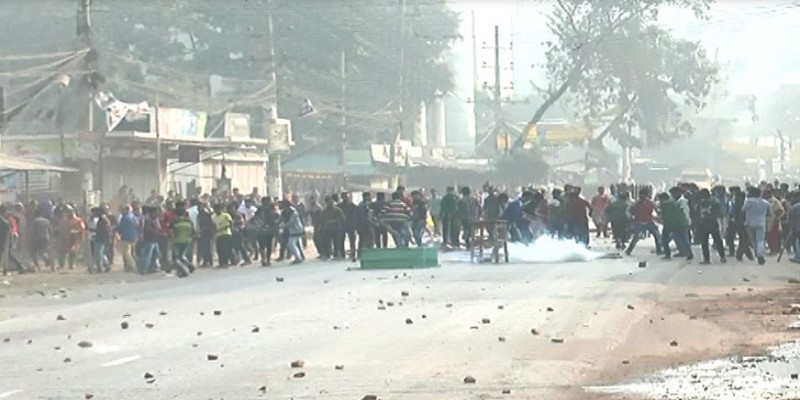 আশুলিয়ায় শ্রমিক-পুলিশ সংঘর্ষ, আহত ১০॥   