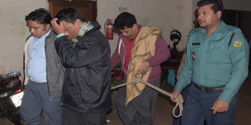 তারণার দায়ে চট্টগ্রামের পূবালী ব্যাংকের ম্যানেজারসহ ৩ কর্মকর্তা গ্রেফতার॥   