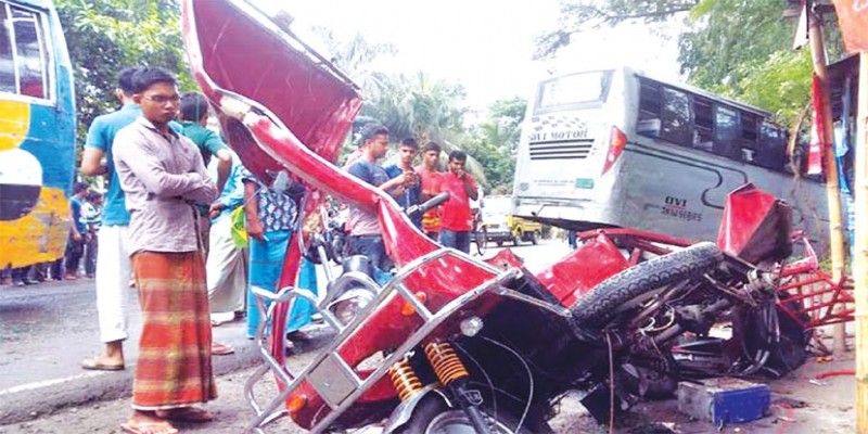 রংপুরে সড়ক দুর্ঘটনায় ৩জন নিহত॥আহত ১০   
