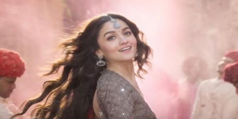মুক্তির একদিনের মধ্যেই দক্ষিন ভারতীয় ছবি 'কলঙ্ক' নিয়ে কেলেংকারি॥
