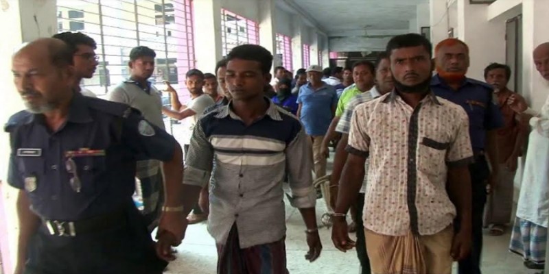 স্ত্রীর স্বীকৃতি চাওয়ায় কেরোসিন ঢেলে তরুণীকে পুড়িয়ে হত্যা: ৪ আসামি রিমান্ডে