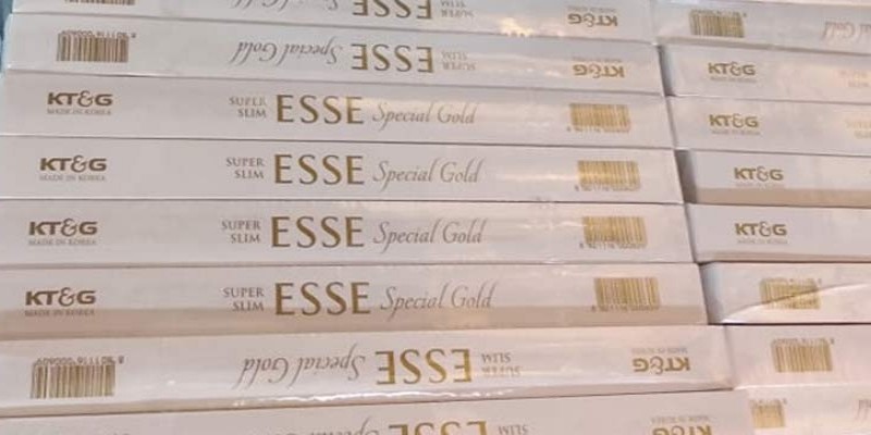 ঢাকা বিমানবন্দরে ৮১৪ কার্টন ‘ইজি’ সিগারেট আটক॥