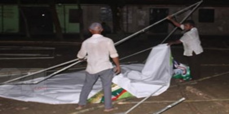 সিলেটে পুলিশের উপস্থিতিতে রাতেই তছনছ বিএনপির সমাবেশ মঞ্চ॥