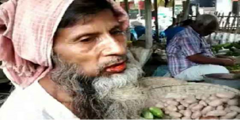 চাঁপাইনবাবগঞ্জের দু’বারের চেয়ারম্যান আব্দুর রশিদ এখন সবজি বিক্রেতা ।।