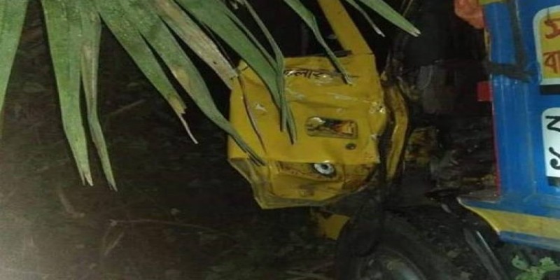 শিবপুরে দু’ট্রাকের সংঘর্ষ ॥ হেলপার নিহত