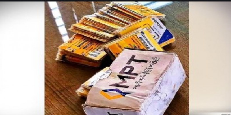 রোহিঙ্গা ক্যাম্পে মিয়ানমারের ‘এমপিটি’ সিম কার্ডের ছড়াছড়ি ।।