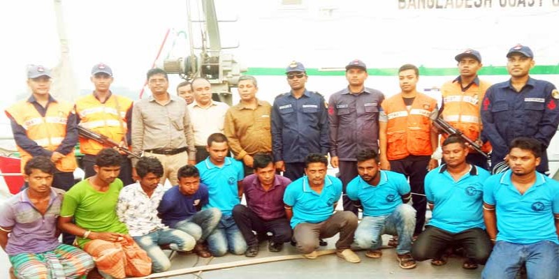 বরিশালে ৭৩০ কেজি ইলিশসহ আটক ৩০॥