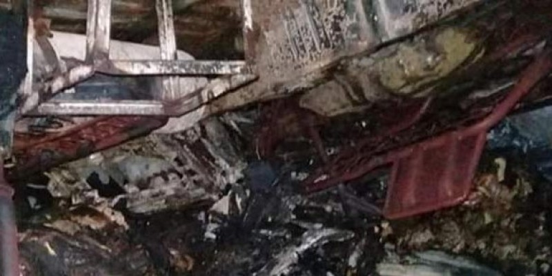 কুমিল্লায় সড়ক দুর্ঘটনা॥ মাইক্রোবাসে আগুন লেগে শিশুসহ নিহত ৩