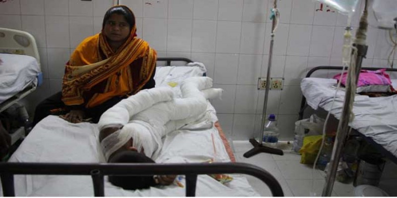 জেনারেটর বিস্ফোরণে ৬ জন দগ্ধ ।।