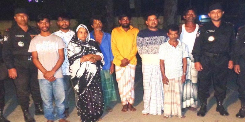 ভৈরবে ৫০৫ লিটার চোলাই মদসহ আটক ৮॥