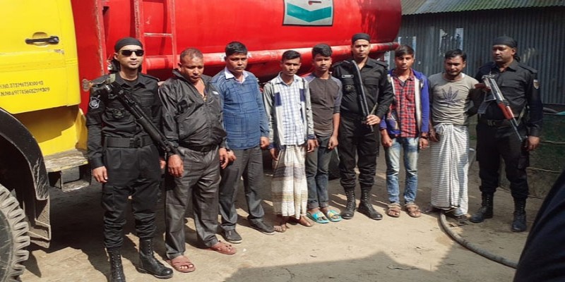 ৫টি ভেজাল পেট্রোল কারখানা সিলগালা॥ ৬জনের জেল-জরিমানা