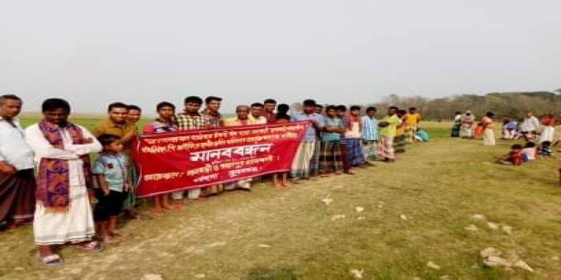 ধর্মপাশার চন্দ্রসোনারথাল হাওর বাঁধে স্থানীয় জমির মালিকদের পিআইসিতে অন্তর্ভূক্ত করণের দাবীতে মানববন্ধন।