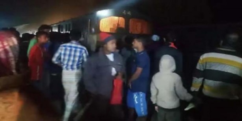 কি‌শোরগ‌ঞ্জে ভু‌ল সিগনালে মু‌খোমুখি দুই ট্রেন ॥ অল্পের জন্য রক্ষা