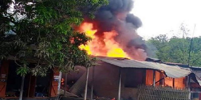 রাজশাহীর বাঘায় তেলের দোকানে আগুন॥ দগ্ধ ৩০