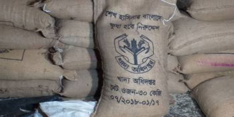 বগুড়ায় যুবলীগ নেতার মজুত করা ৬২ বস্তা চাল জব্দ॥ আটক ২