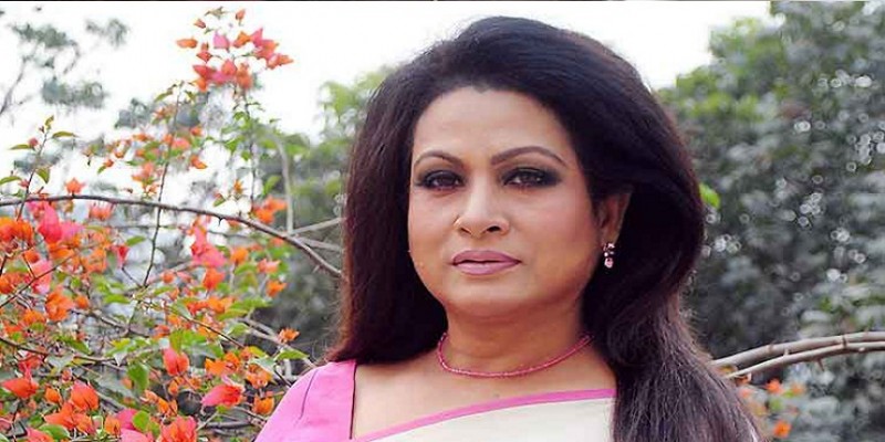 ফেক আইডিতে সরকার প্রসঙ্গে বিভ্রান্তিমূলক পোস্টে বিব্রত অভিনেত্রী চম্পা॥