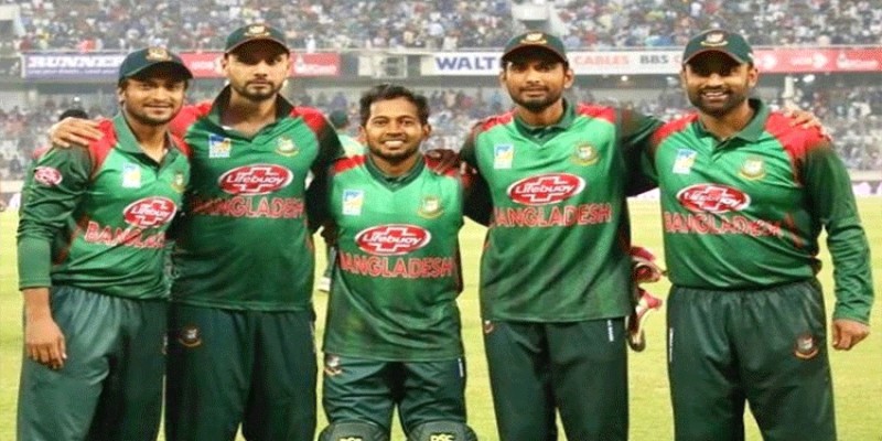 এবার কর্মহীন টিমবয়দের পাশে দেশের পাঁচ তারকা ক্রিকেটার॥