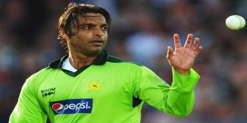 ভারতের বোলিং কোচ হতে চান শোয়েব আখতার॥