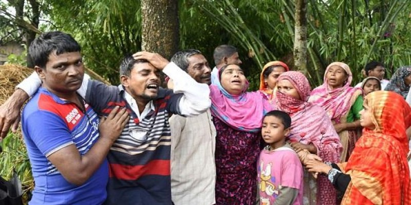 জয়পুরহাটে তীব্র ঘূর্ণিঝড়॥ দেয়ালচাপায় মা ও দুই শিশুপুত্রের মৃত্যু