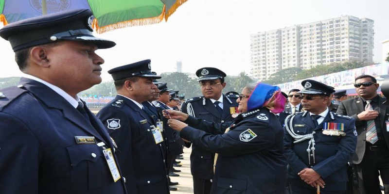 অন্য রকম সাদা মনের ‘মানবিক’ পুলিশ