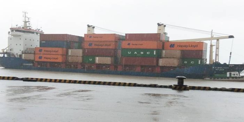 চট্টগ্রাম বন্দরে ট্রানজিট পণ্যবাহী ভারতের প্রথম জাহাজ॥