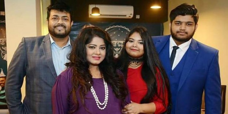 ঢালিউডের জনপ্রিয় দম্পতি মৌসুমী-ওমর সানির সংসারে নতুন অতিথি॥