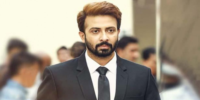 নায়িকার নখ লেগে চোখে আঘাত শাকিবের॥ শুটিং স্থগিত