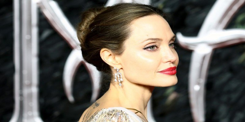 ইনস্টাগ্রামে এসে এক আফগান কিশোরীর চিঠি তুলে ধরলেন হলিউড সুন্দরী অ্যাঞ্জেলিনা জোলি॥