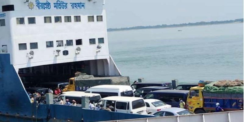 ঢাকামুখী মানুষদের দৌলতদিয়া ফেরিঘাট ব্যবহারের অনুরোধ।।