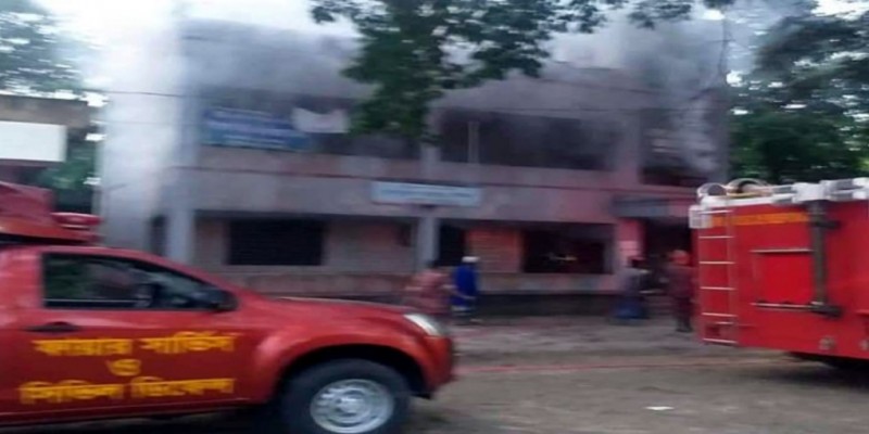 কাশিয়ানী নির্বাচন অফিসে আগুন।।পুড়ে গেছে কাগজপত্র