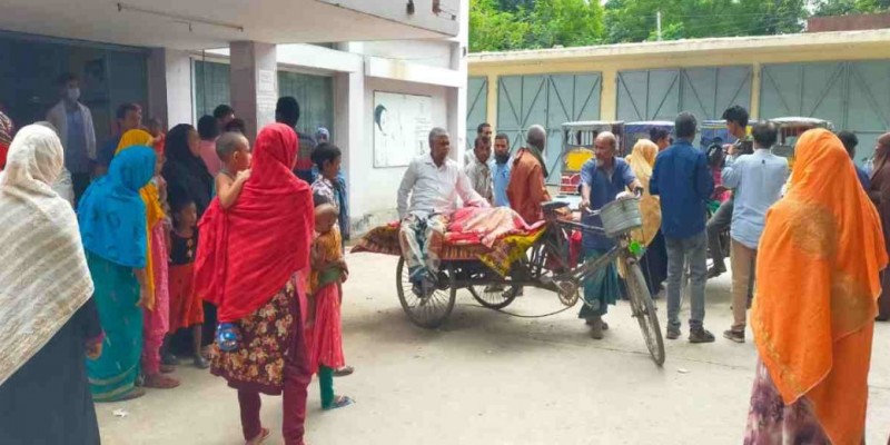 চাঁপাইনবাবগঞ্জে ট্রাক্টর উল্টে নিহত ১।। আহত ১২