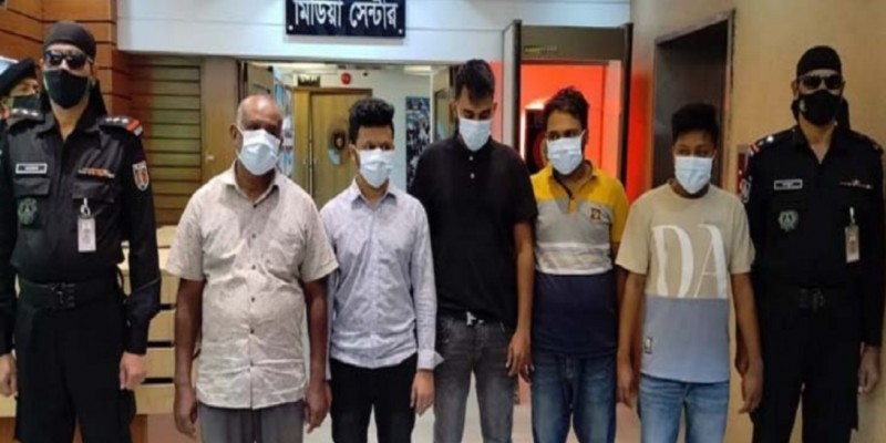 অবৈধ ওয়াকিটকি বিক্রির মূলহোতাসহ আটক ২।।