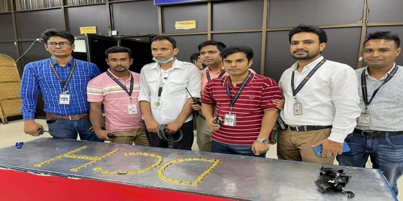 বিমানের ক্যাটারিং থেকে ৮ কেজি স্বর্ণসহ গ্রেফতার ১।।