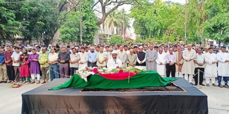 জাতীয় প্রেসক্লাবে আবদুল গাফফার চৌধুরীর জানাজা অনুষ্ঠিত।।
