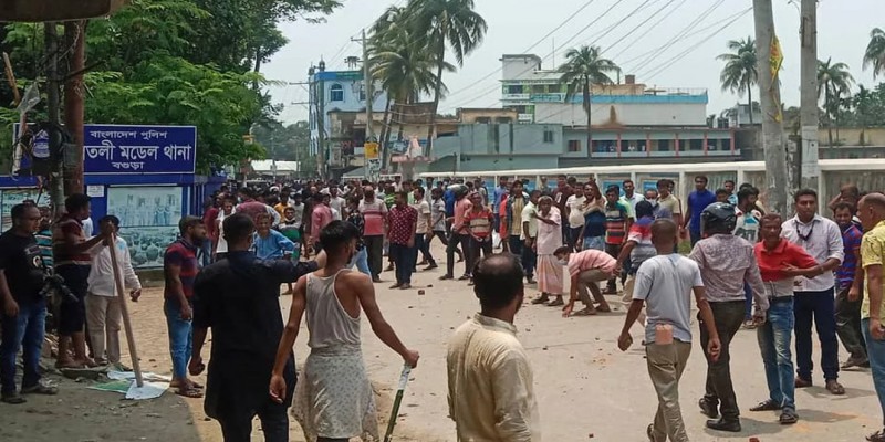 বগুড়ায় আ. লীগের মিছিলে বিএনপির হামলা।।আহত ৮
