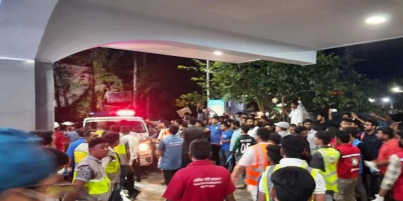 সীতাকুণ্ড ট্র্যাজেডি।।ছাত্রলীগের সহায়তা কেন্দ্রে প্রস্তুত ৩০০ ডোনার 