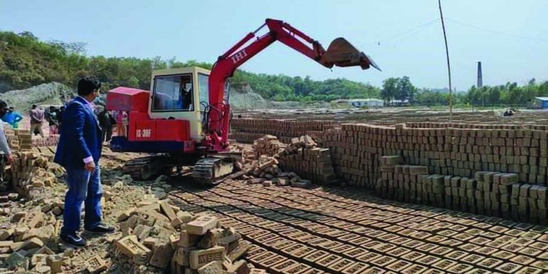 বান্দরবানে ভ্রাম্যমাণ আদালতের অভিযানে ৩টি ইটভাটা উচ্ছেদ।।