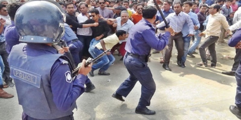 পুলিশের বাধায় ছত্রভঙ্গ শ্রমিকদের বিক্ষোভ।।