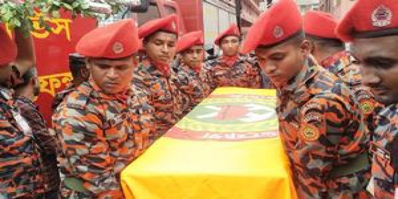 চোখের জলে শেষ বিদায় ফায়ার ফাইটার শাকিলকে।।